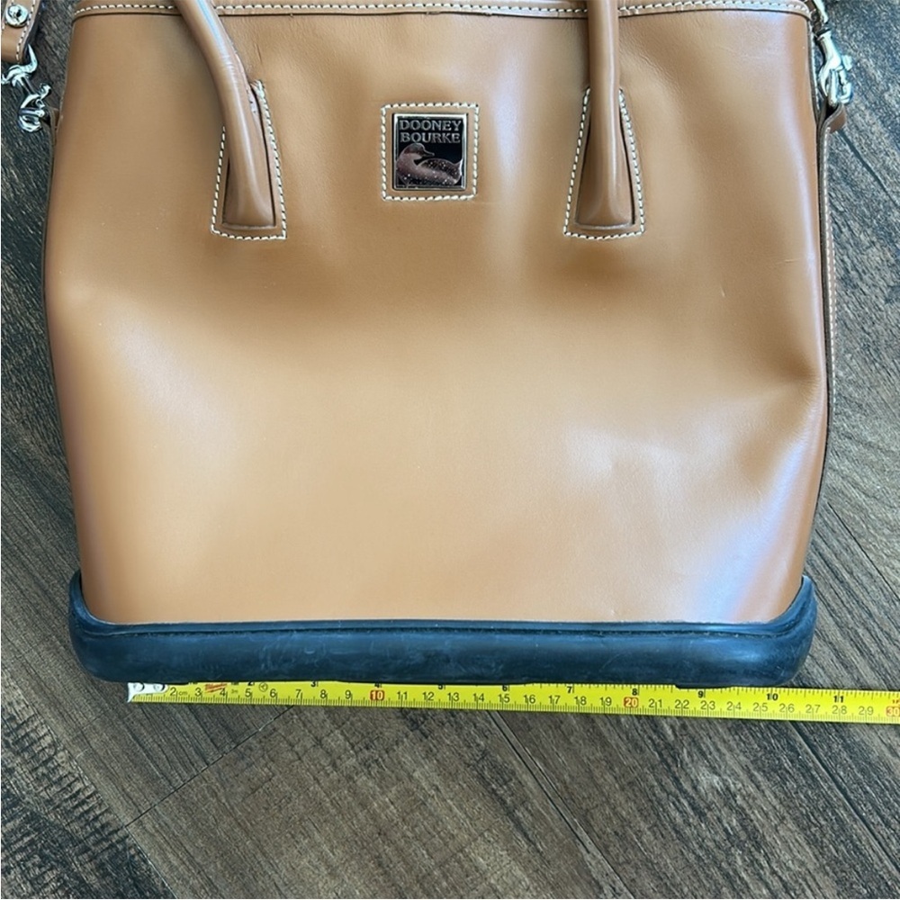 Dooney & Bourke Tan Leather purse - Picture 3 of 11